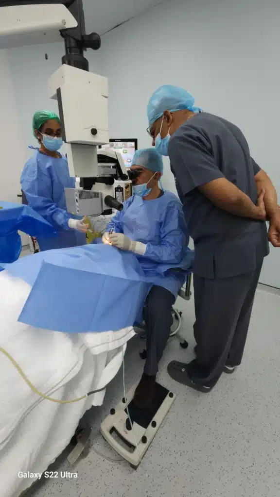 7 حقائق مذهلة عن تقنية السوبراكور كيف ينهي د. محمد حنتيرة عصر نظارات القراءة في جدة؟