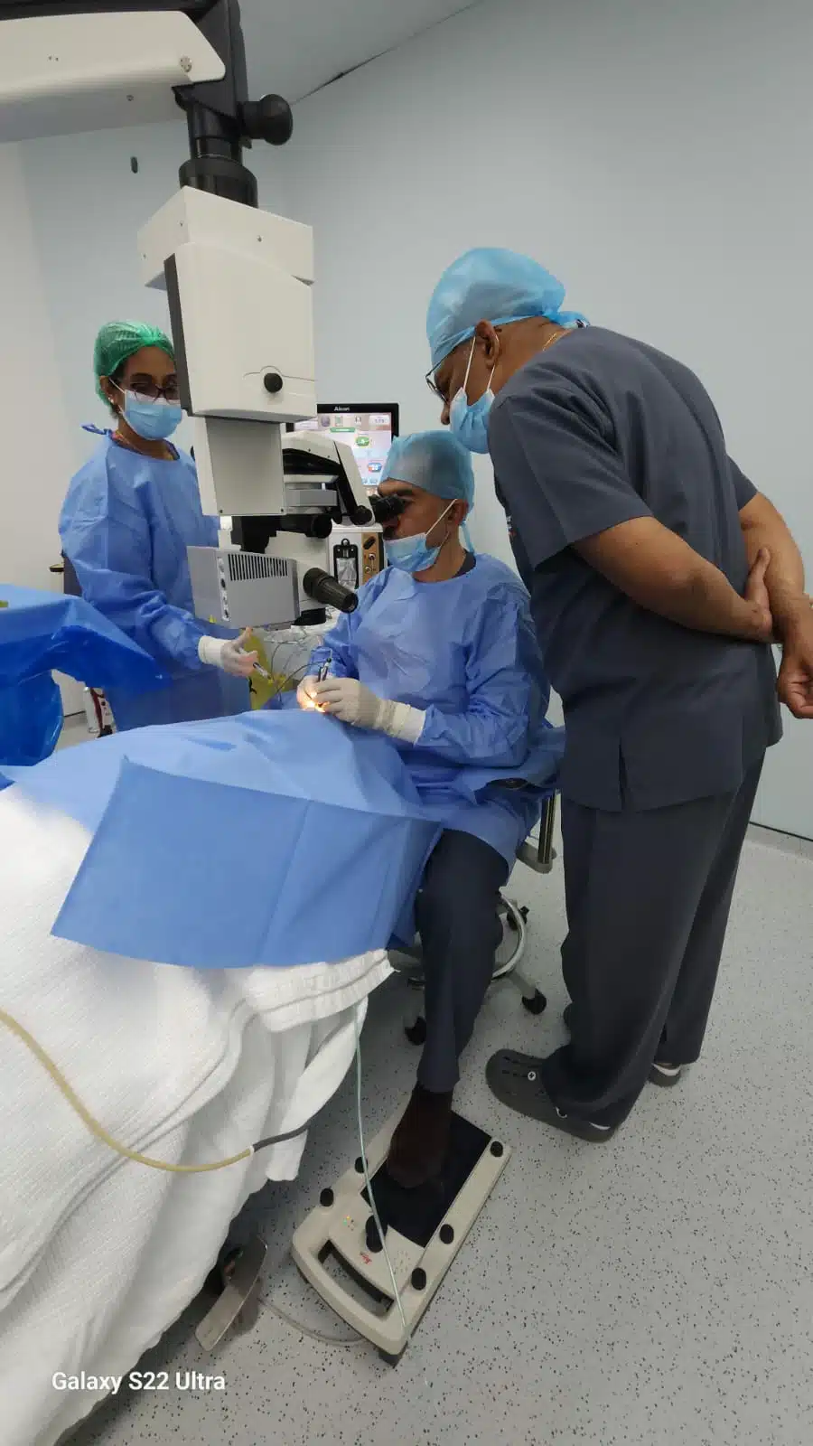 7 حقائق مذهلة عن تقنية السوبراكور كيف ينهي د. محمد حنتيرة عصر نظارات القراءة في جدة؟