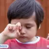 تساقط الرموش عند الأطفال متى يكون رسالة نفسية صامتة؟